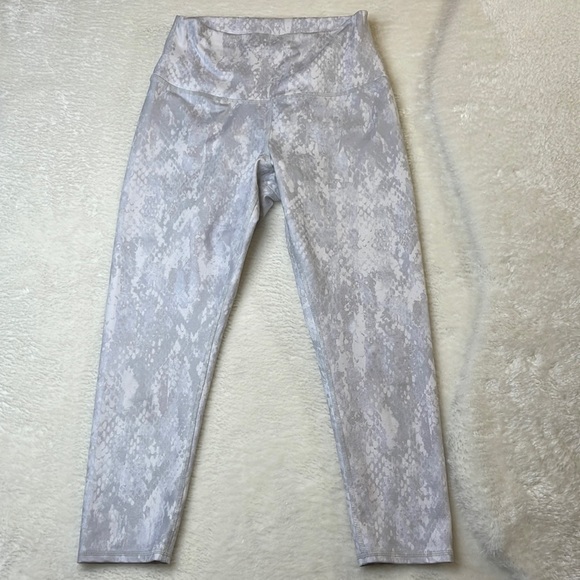 Alo Yoga Snakeskin Print 7/8 Legging Gray Size Small - Picture 2 of 9